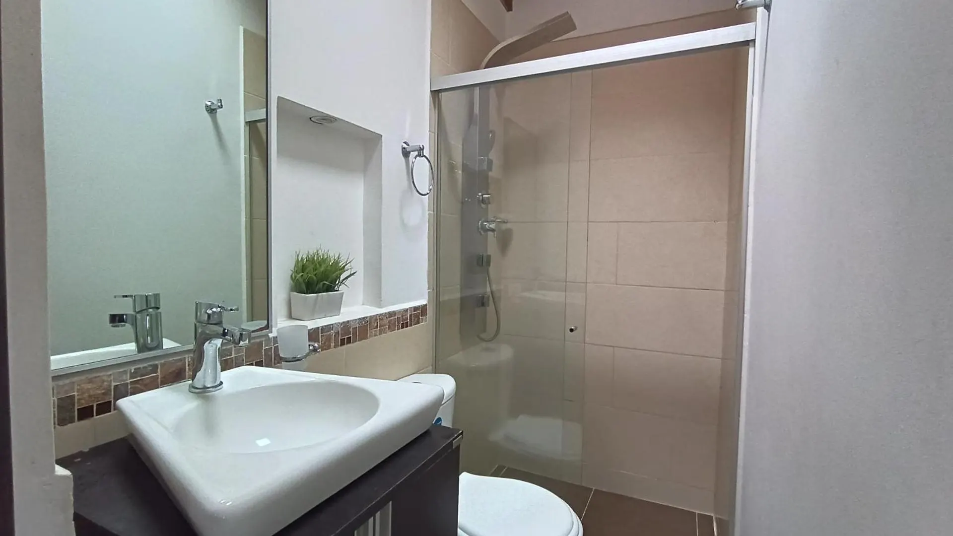 Apartment With Jacuzzi In Laureles Medellin