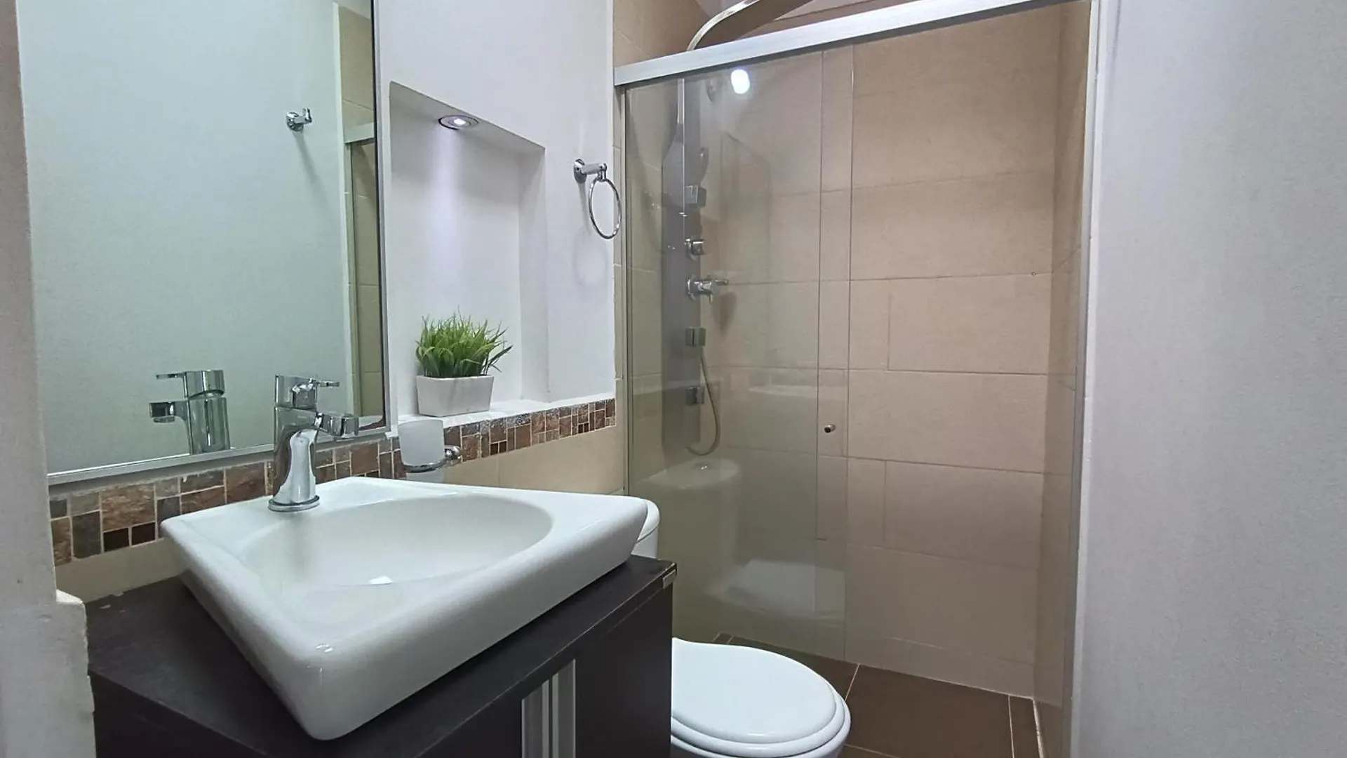 Apartment With Jacuzzi In Laureles Medellin