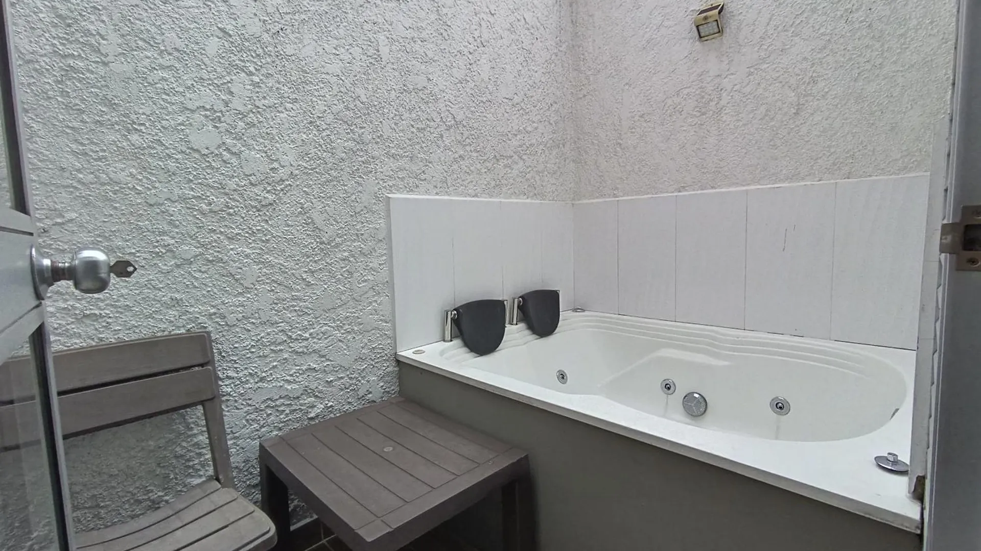 Apartment With Jacuzzi In Laureles Medellin